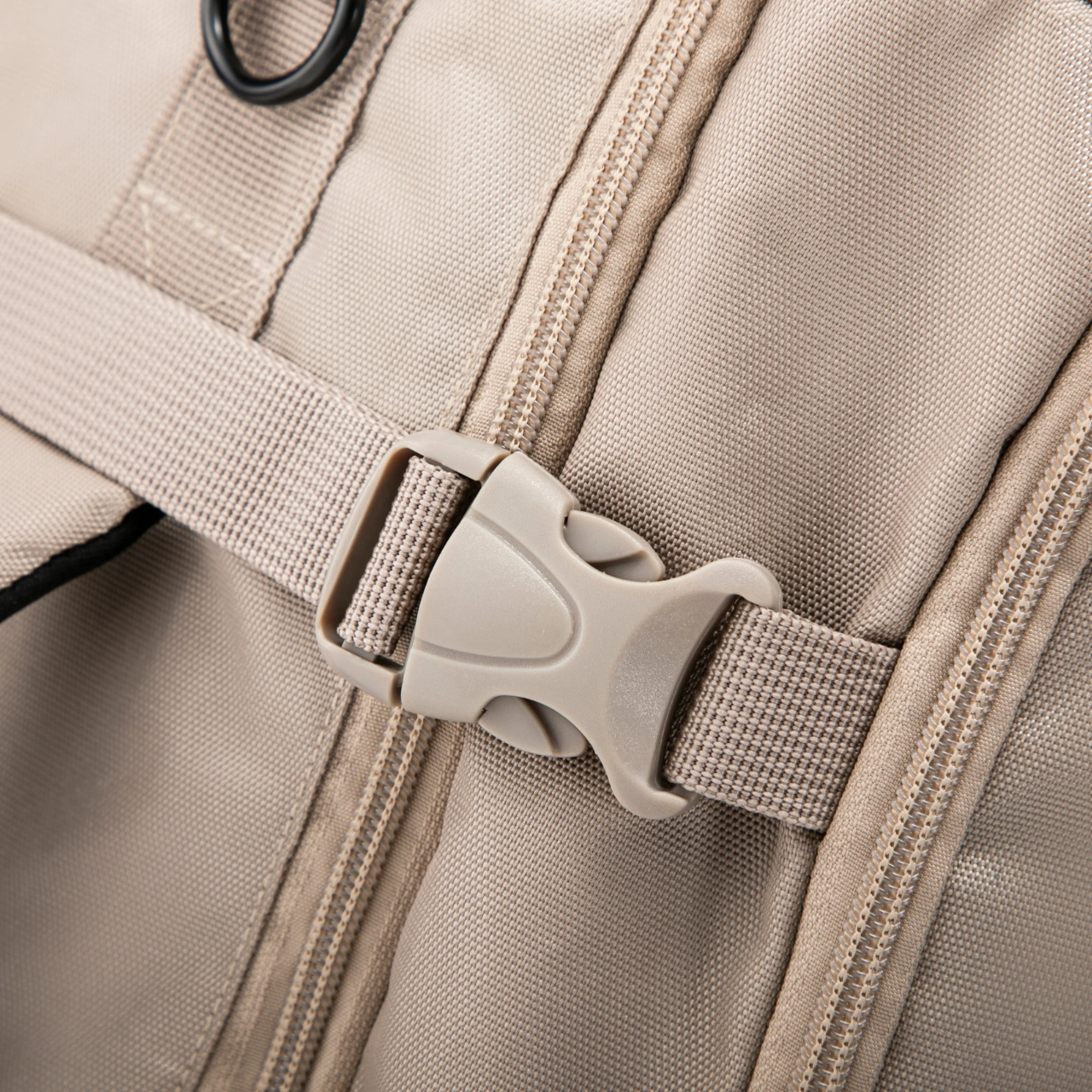 Beez seljakott lennukisse-SKY001-MINI8